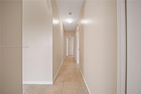 Снять в аренду виллу или дом в Майами, Флорида 3 спальни, 145.86м2, № 1949341 - фото 18