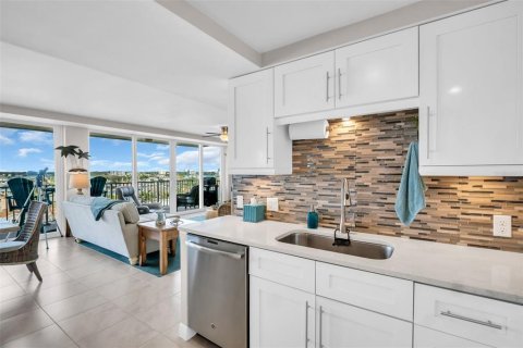 Condo in Clearwater, Florida, 3 bedrooms  № 1912345 - photo 14