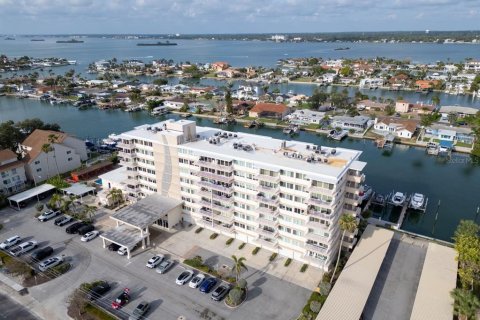 Condo in Clearwater, Florida, 3 bedrooms  № 1912345 - photo 2