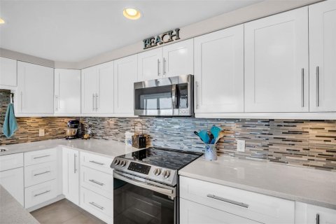 Condo in Clearwater, Florida, 3 bedrooms  № 1912345 - photo 12