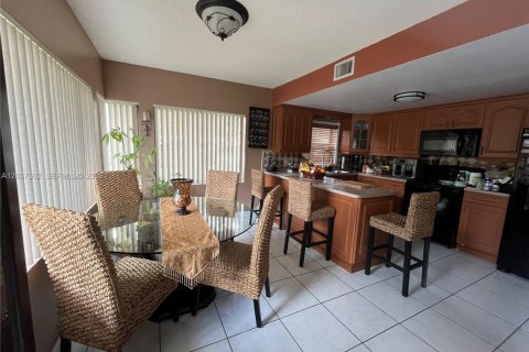 Condo in Davie, Florida, 2 bedrooms  № 2076141 - photo 21