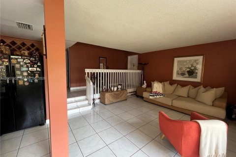 Condo in Davie, Florida, 2 bedrooms  № 2076141 - photo 19