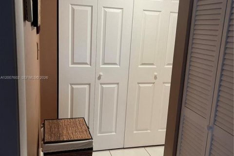 Condo in Davie, Florida, 2 bedrooms  № 2076141 - photo 13
