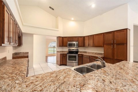 House in Spring Hill, Florida 3 bedrooms, 199.37 sq.m. № 1904296 - photo 5