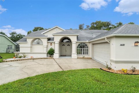 House in Spring Hill, Florida 3 bedrooms, 199.37 sq.m. № 1904296 - photo 3
