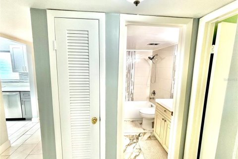 Condo in West Palm Beach, Florida, 2 bedrooms  № 1818982 - photo 15