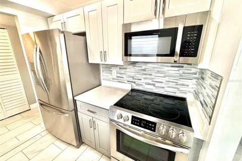Condo in West Palm Beach, Florida, 2 bedrooms  № 1818982 - photo 5