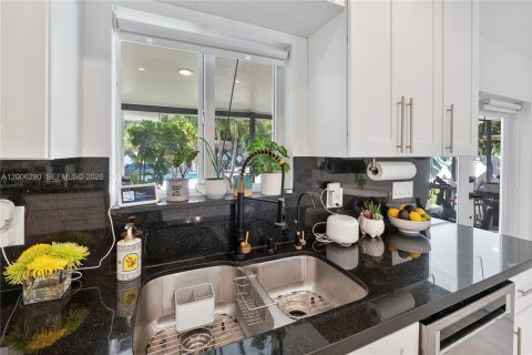 Купить виллу или дом в Майами, Флорида 3 спальни, 142.88м2, № 2069442 - фото 20