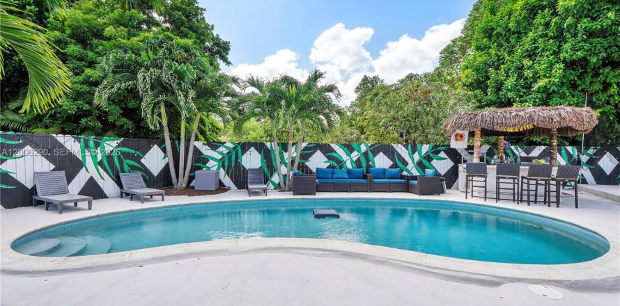 Дом в Майами, Флорида 3 спальни, 142.88м2 № 2069442