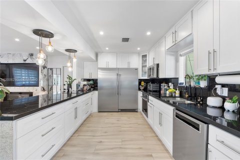 Купить виллу или дом в Майами, Флорида 3 спальни, 142.88м2, № 2069442 - фото 16