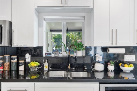 Купить виллу или дом в Майами, Флорида 3 спальни, 142.88м2, № 2069442 - фото 19