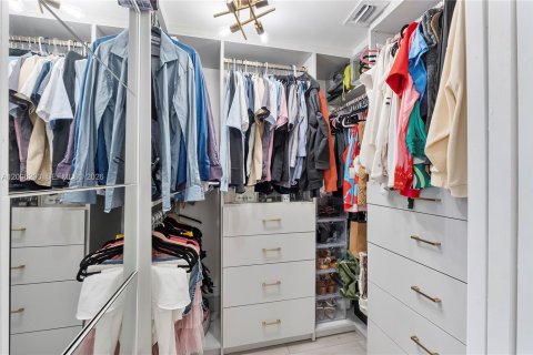 Купить виллу или дом в Майами, Флорида 3 спальни, 142.88м2, № 2069442 - фото 26