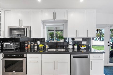 Купить виллу или дом в Майами, Флорида 3 спальни, 142.88м2, № 2069442 - фото 18