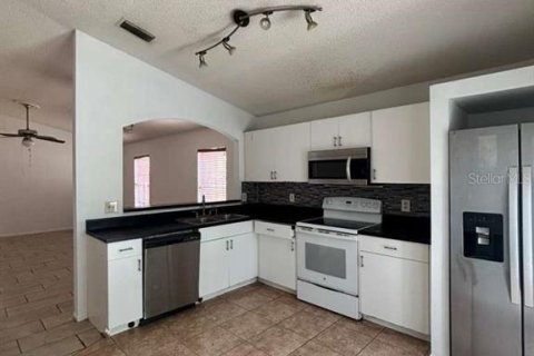 House in Orlando, Florida 3 bedrooms, 132.76 sq.m. № 2277481 - photo 5