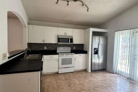 House in Orlando, Florida 3 bedrooms, 132.76 sq.m. № 2277481 - photo 6
