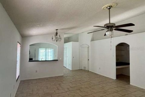 House in Orlando, Florida 3 bedrooms, 132.76 sq.m. № 2277481 - photo 3
