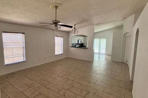 House in Orlando, Florida 3 bedrooms, 132.76 sq.m. № 2277481 - photo 2