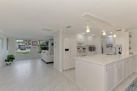 Купить виллу или дом в Энглвуд, Флорида 7 комнат, 143.16м2, № 2109684 - фото 11