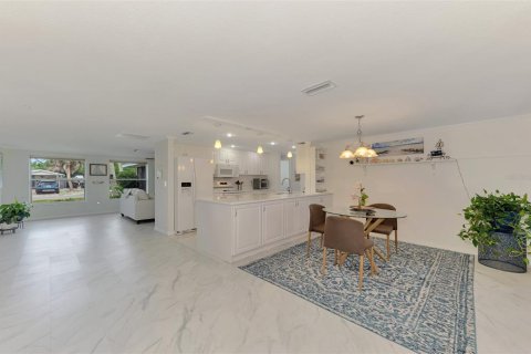 Купить виллу или дом в Энглвуд, Флорида 7 комнат, 143.16м2, № 2109684 - фото 10