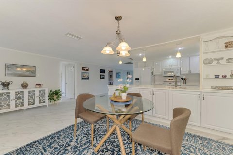 Купить виллу или дом в Энглвуд, Флорида 7 комнат, 143.16м2, № 2109684 - фото 17