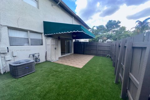 Снять в аренду таунхаус в Майами, Флорида 3 спальни, 137.68м2, № 1874928 - фото 8