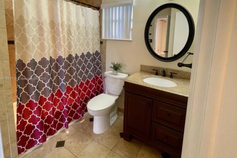 Снять в аренду таунхаус в Майами, Флорида 3 спальни, 137.68м2, № 1874928 - фото 17