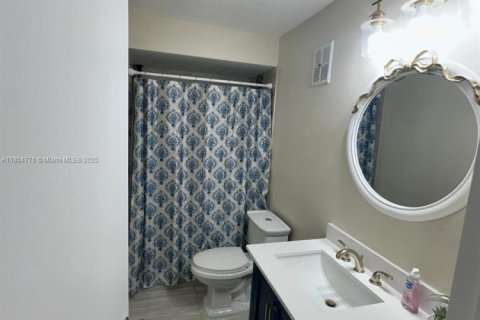 Снять в аренду таунхаус в Майами, Флорида 3 спальни, 137.68м2, № 1874928 - фото 13