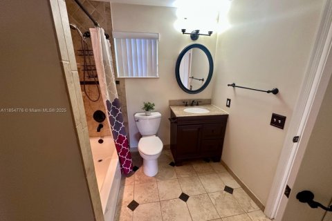 Снять в аренду таунхаус в Майами, Флорида 3 спальни, 137.68м2, № 1874928 - фото 16