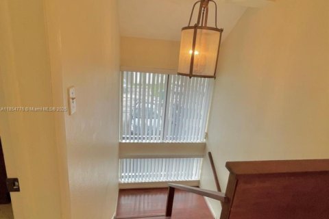 Снять в аренду таунхаус в Майами, Флорида 3 спальни, 137.68м2, № 1874928 - фото 12