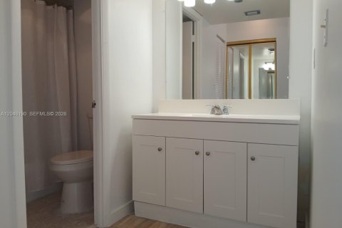 Condo in Pembroke Pines, Florida, 2 bedrooms № 2246088 - photo 12