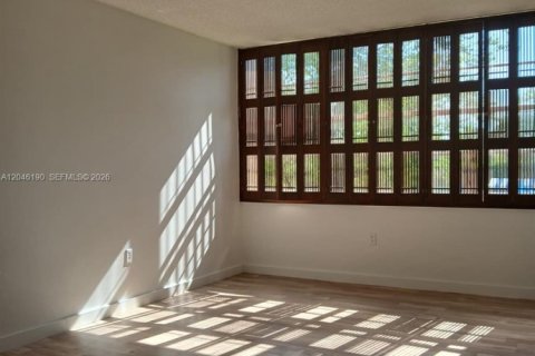 Condo in Pembroke Pines, Florida, 2 bedrooms № 2246088 - photo 10