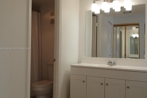 Condo in Pembroke Pines, Florida, 2 bedrooms № 2246088 - photo 13