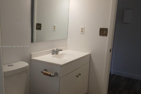 Condo in Pembroke Pines, Florida, 2 bedrooms № 2246088 - photo 9