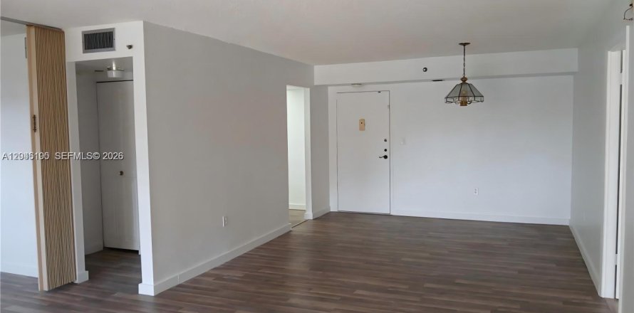 Condo in Pembroke Pines, Florida, 2 bedrooms № 2246088