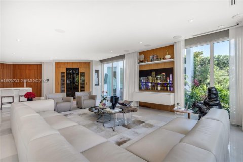 Снять в аренду виллу или дом в Ки-Бискейн, Флорида 6 спален, 595.04м2, № 2039084 - фото 23