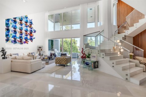 Снять в аренду виллу или дом в Ки-Бискейн, Флорида 6 спален, 595.04м2, № 2039084 - фото 8