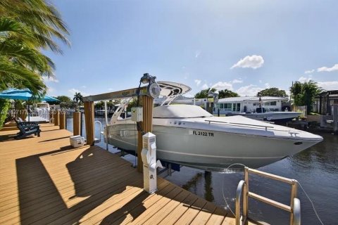 House in Wilton Manors, Florida 3 bedrooms, 150.41 sq.m. № 2086752 - photo 3