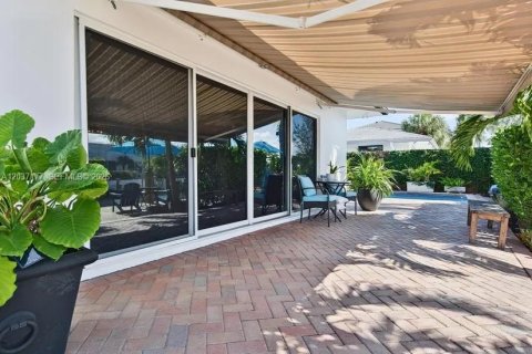 House in Wilton Manors, Florida 3 bedrooms, 150.41 sq.m. № 2086752 - photo 30