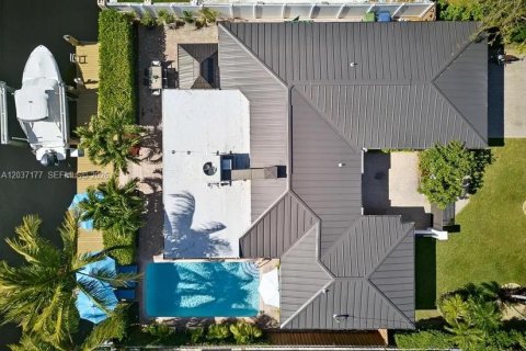 House in Wilton Manors, Florida 3 bedrooms, 150.41 sq.m. № 2086752 - photo 12