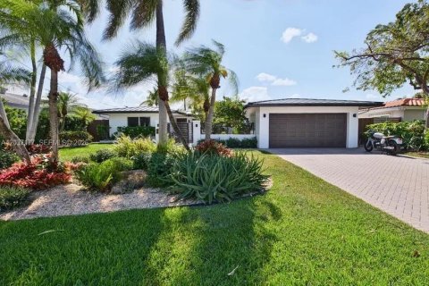 House in Wilton Manors, Florida 3 bedrooms, 150.41 sq.m. № 2086752 - photo 13