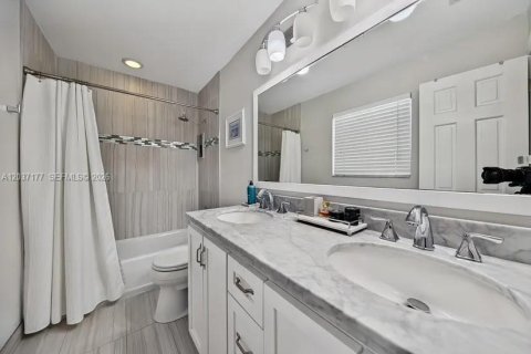House in Wilton Manors, Florida 3 bedrooms, 150.41 sq.m. № 2086752 - photo 10