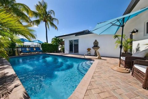 House in Wilton Manors, Florida 3 bedrooms, 150.41 sq.m. № 2086752 - photo 2