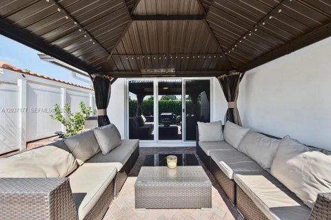 House in Wilton Manors, Florida 3 bedrooms, 150.41 sq.m. № 2086752 - photo 8