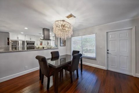 House in Wilton Manors, Florida 3 bedrooms, 150.41 sq.m. № 2086752 - photo 15