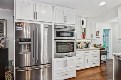 House in Wilton Manors, Florida 3 bedrooms, 150.41 sq.m. № 2086752 - photo 19