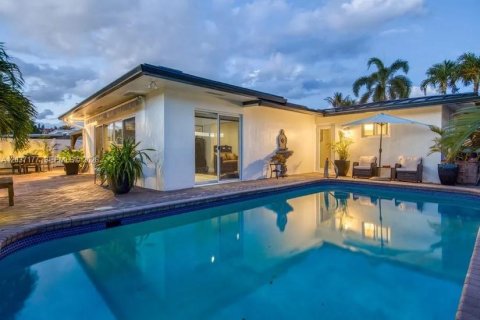 House in Wilton Manors, Florida 3 bedrooms, 150.41 sq.m. № 2086752 - photo 4
