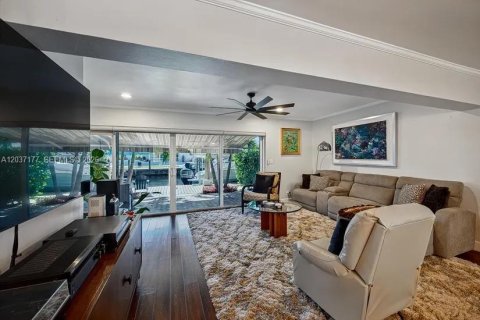 House in Wilton Manors, Florida 3 bedrooms, 150.41 sq.m. № 2086752 - photo 5