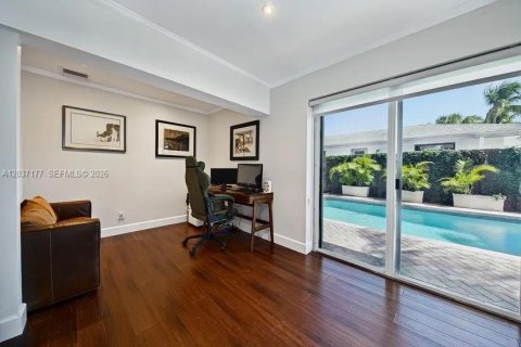 House in Wilton Manors, Florida 3 bedrooms, 150.41 sq.m. № 2086752 - photo 11