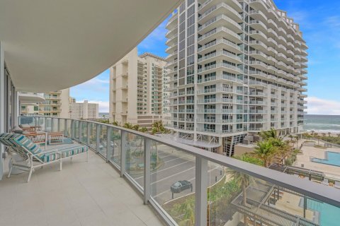 Condominio en alquiler en Riviera Beach, Florida, 3 dormitorios, 194.91 m2 № 966167 - foto 1