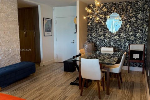 Condo in Miami Beach, Florida, 2 bedrooms  № 2004994 - photo 24